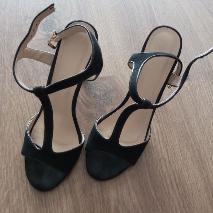 Szpilki zamszowe r.39