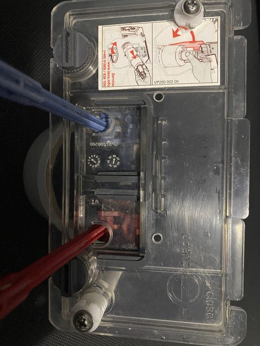 Tece przyciski spluczki wc