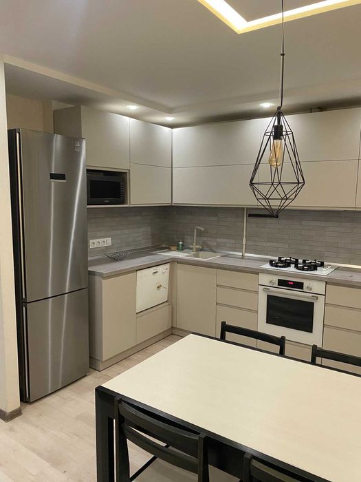 Сдам 3 к. квартиру Роганский Жилмассив, сотрудничаю