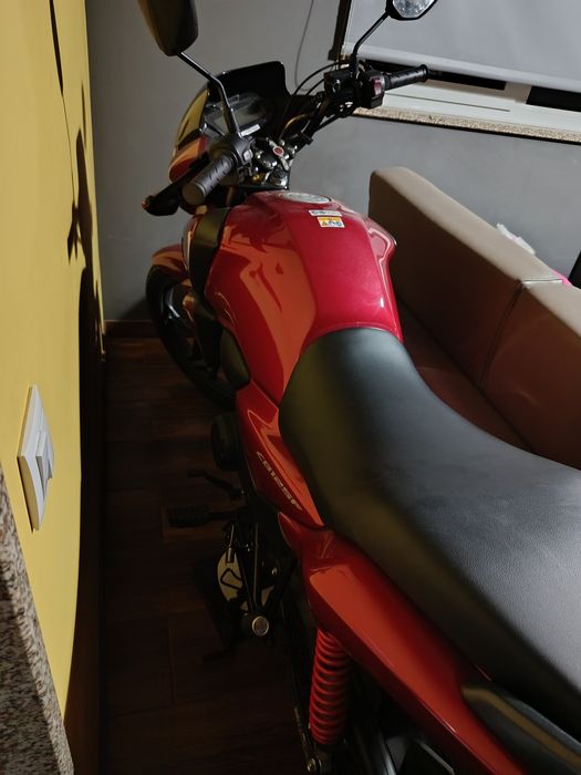 Vendo moto Honda CB125 F