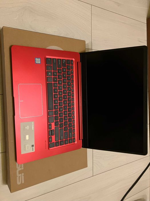 Laptop Asus Vivobook F510U czerowny