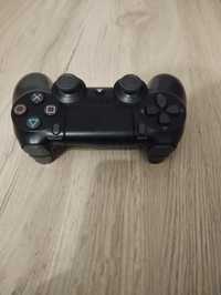 Konsola ps4 z jednym padem podstafką  chłodzącą i z trzema grami