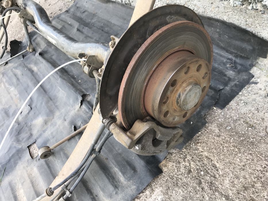 Балка задня VW Caddy  .