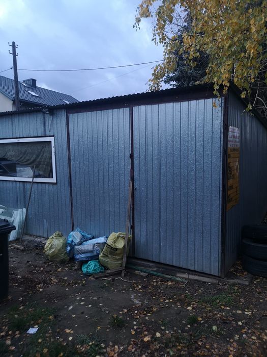 Sprzedam blaszany garaż z zawartością