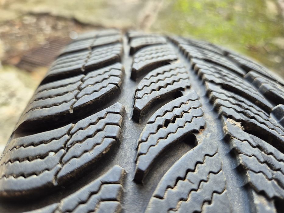 Opony zimowe 175/70 R14 na felgach