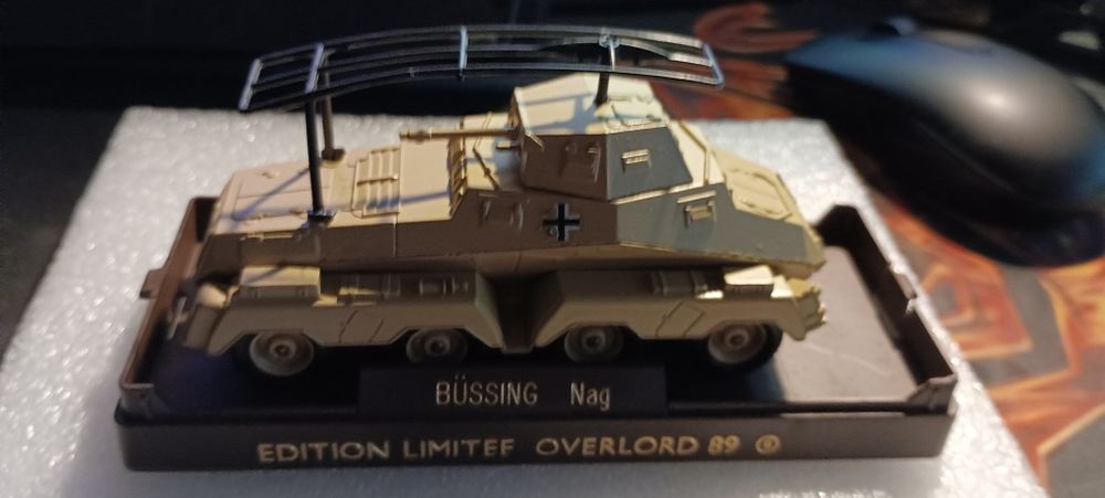 Carro De Combate Die Cast SOLIDO escala 1:43 antigo e raro