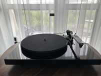 Програвач вінілових платівок Pro-Ject Debut III (Ortofon 2M RED)