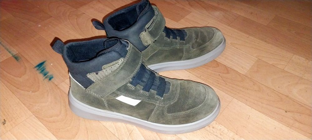 Продам ботинки для підлітка 40