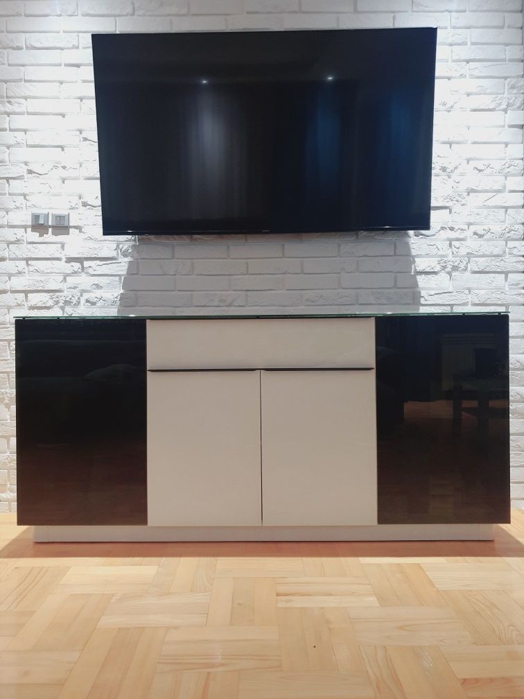 komoda rtv biały połysk czarne szkło glamour