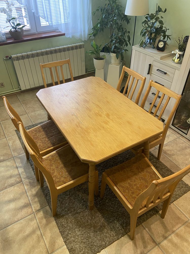Stół rozkładany  i 6 krzeseł