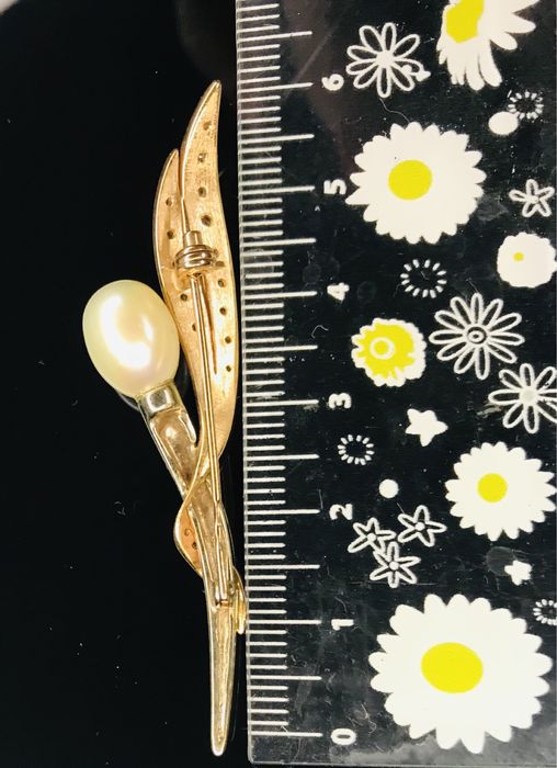 Золота жіноча брошка з перлиною(Вживана)