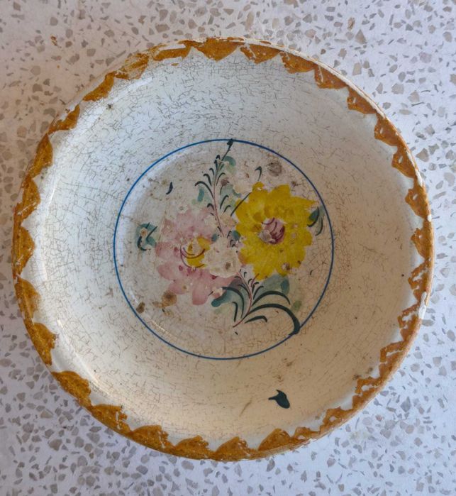 Antiga Tigela em Faiança