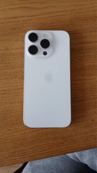 Iphone 16 pro 128gb + 2szt etui + ładowarka indukcyjna