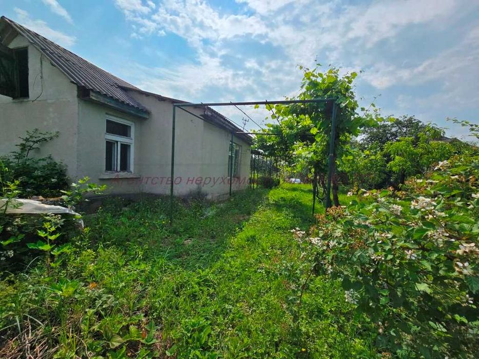 Будинок під реконструкцію  в с.Середнє над озером