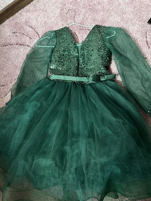 Продам красивое платье на девочку