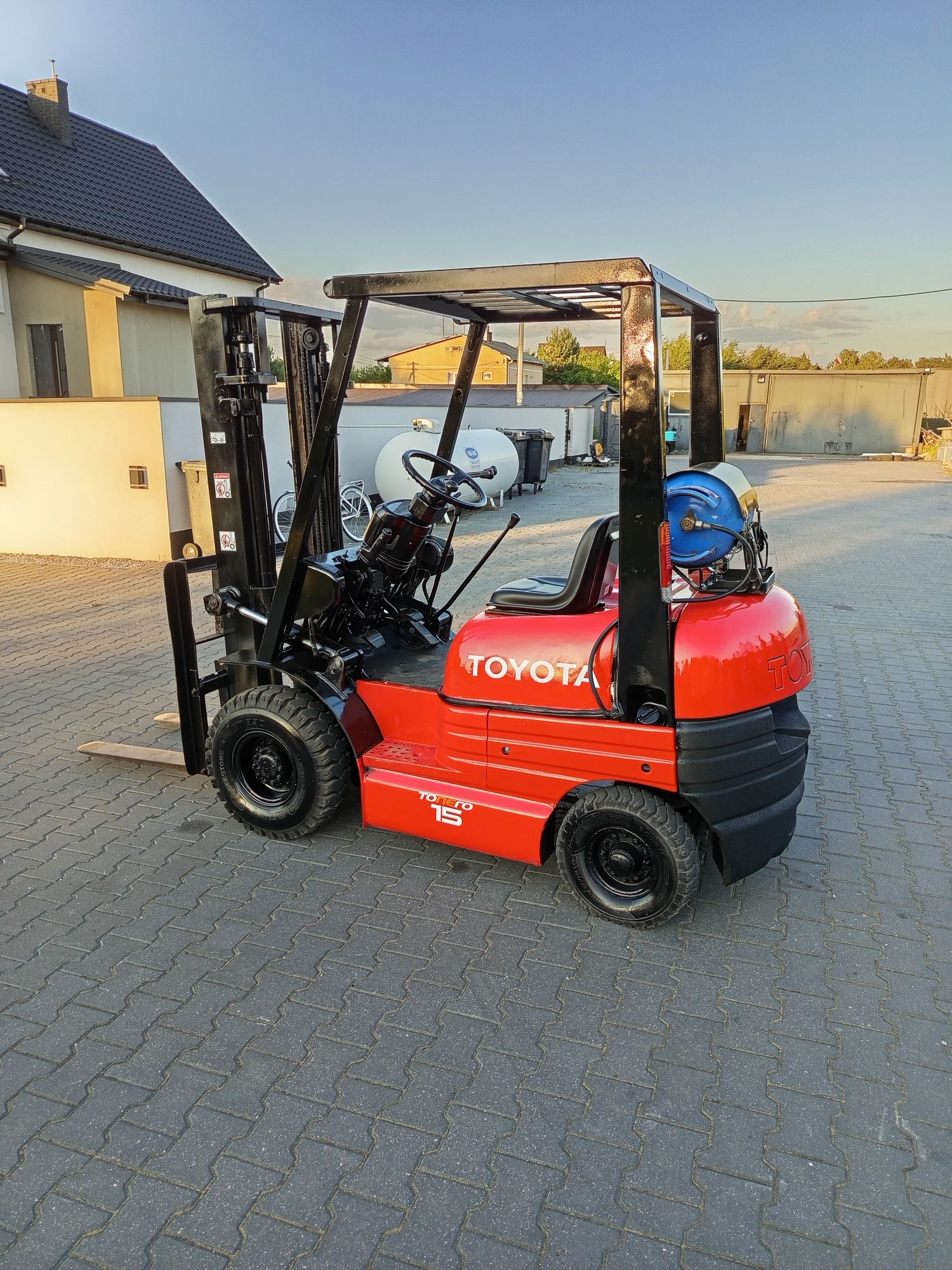 Sprzedam wózek widłowy Toyota 1,5 tony
