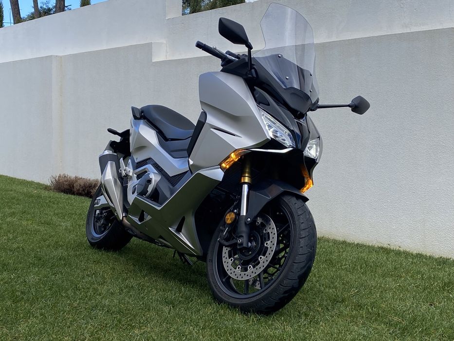Honda Forza 750 com 4000km
