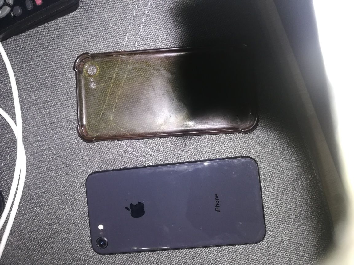 Продам телефон Iphone 8