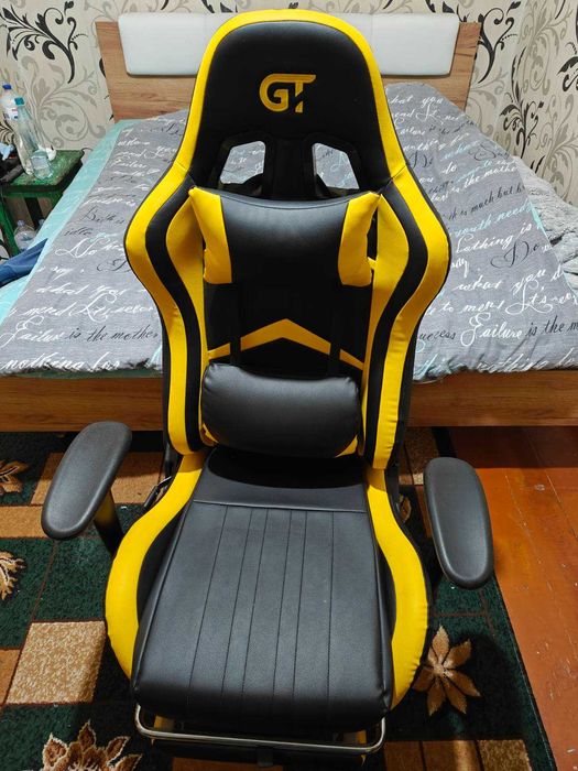 Геймерське крісло GT Racer X-2534-F — екошкіра. У відмінному стані!