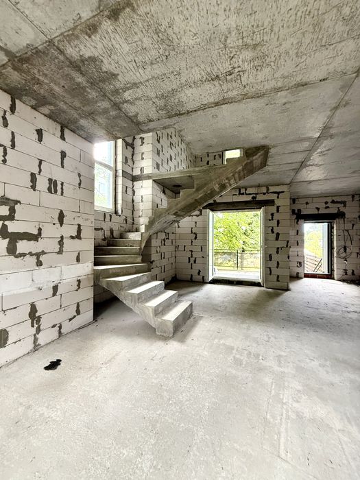 Продам будинок в мальовничій місцевості під Києвом