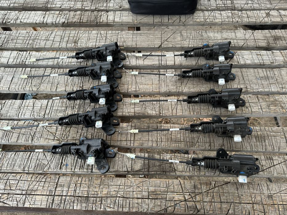 Tesla Model Y актуатор капота привод замка капота оригинал разборка