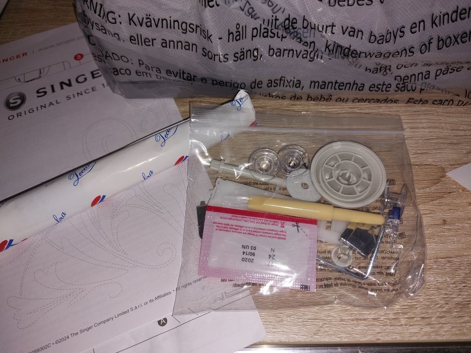 Máquina de Costura Profissional SINGER HD4423  Embalada, com nota fis