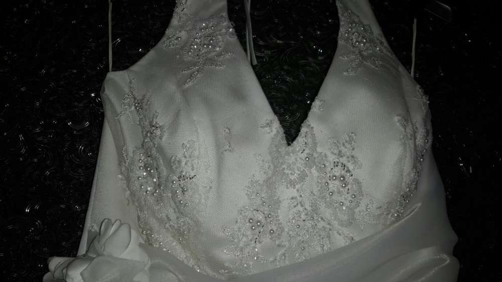 Aktualne Suknia ślubna z piękną koronką rozm. 38