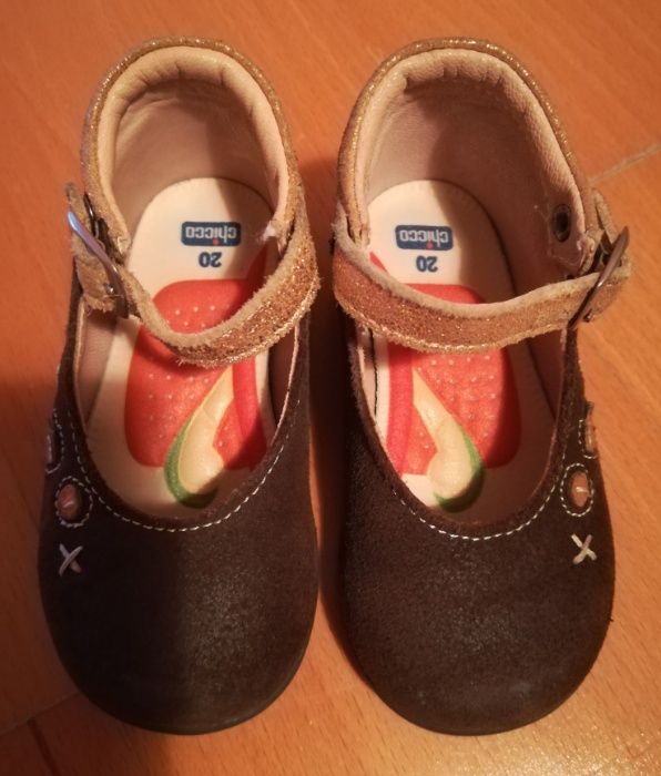 Sapatos de menina da Chicco 20