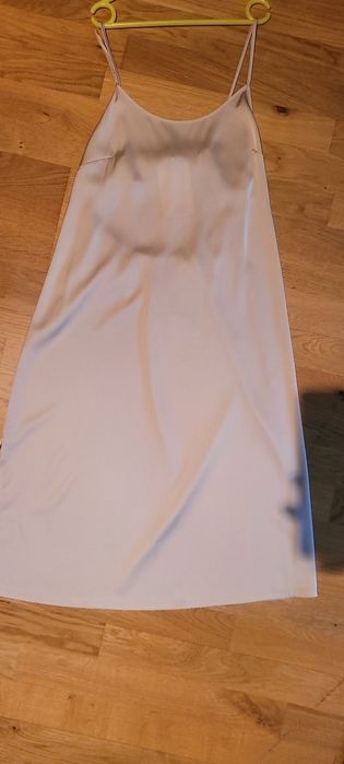 Sukienka satynowa beżowa nowa S