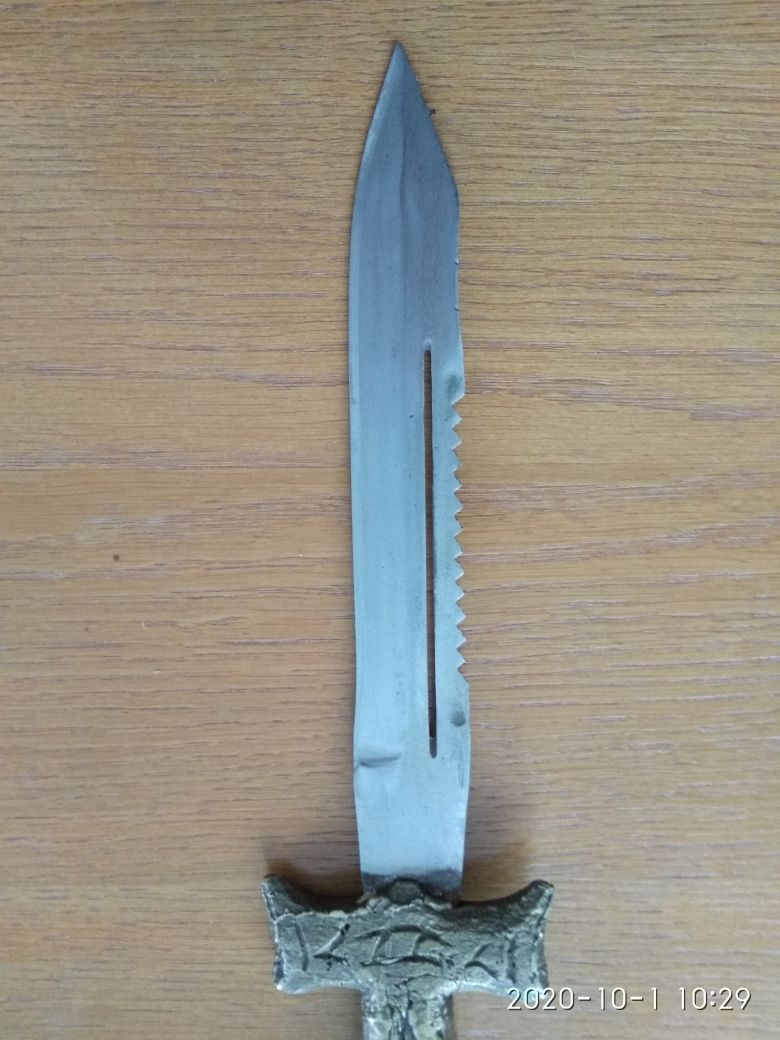 Krótki miecz lub sztylet typu Akinaka. Idealny do rekonstrukcji .
