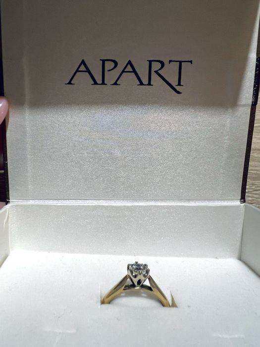 Pierścionek zareczynowy