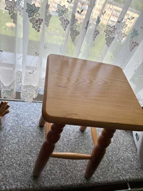 stół sosnowy z taboretami - komplet