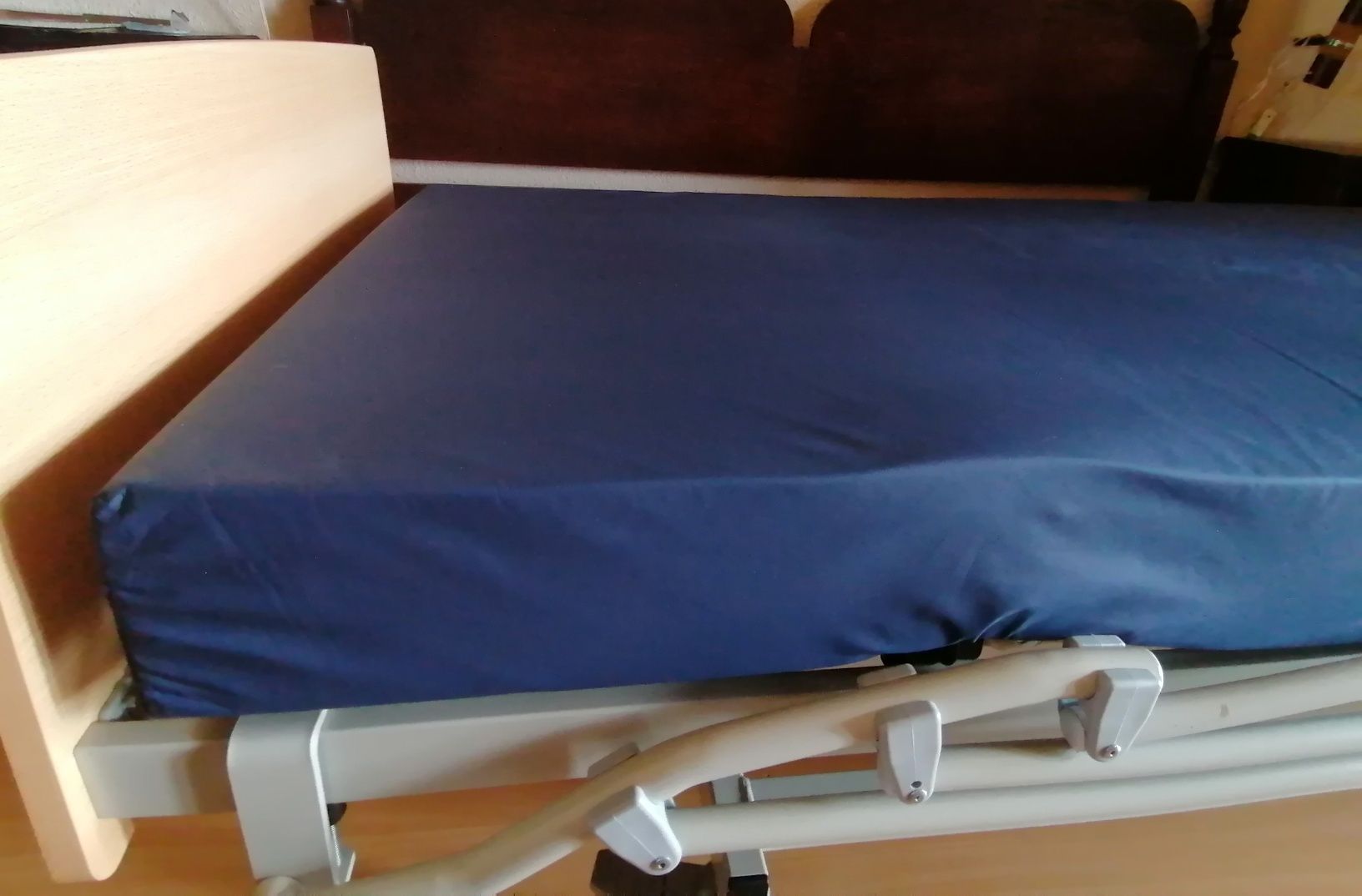 Conjunto Cama Elétrica Articulada com Guardas Laterais e Colchão