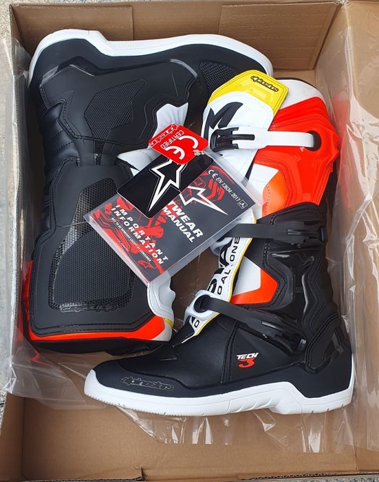 Várias botas alpinestars tech 3