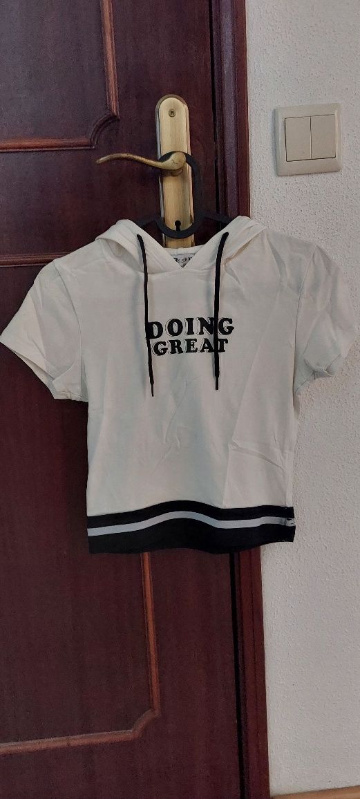 T-shirt com capuz