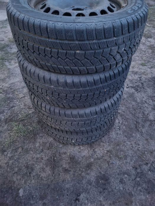 Felgi VW z oponami  215/55/16 zima jeden sezon.