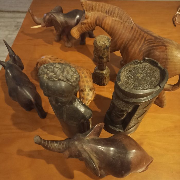 Estatuetas de madeira