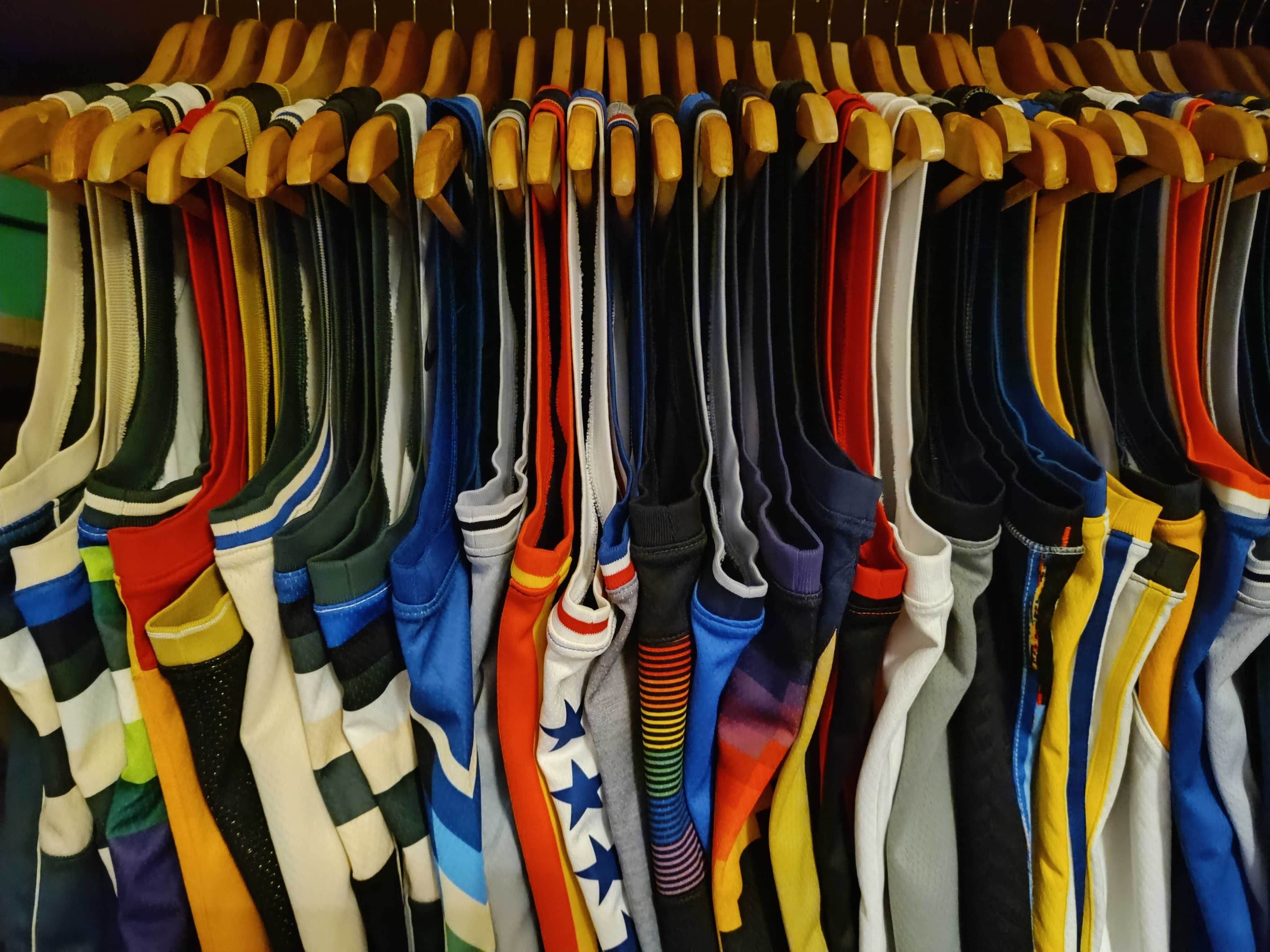 Dezenas de camisolas da NBA oficiais - Lakers, Bulls, Warriors, etc.