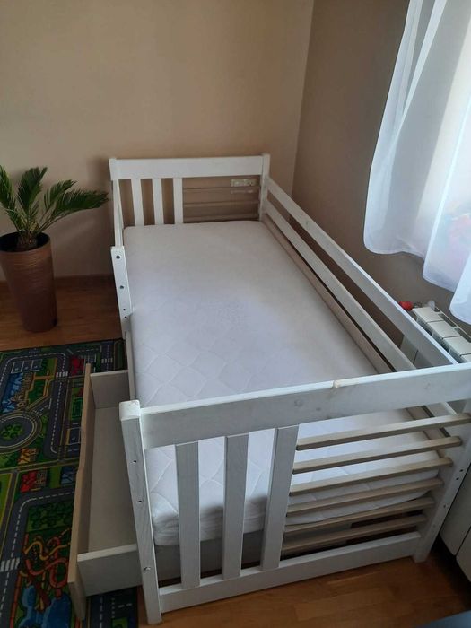 Sprzedam łóżko dziecięce z materacem