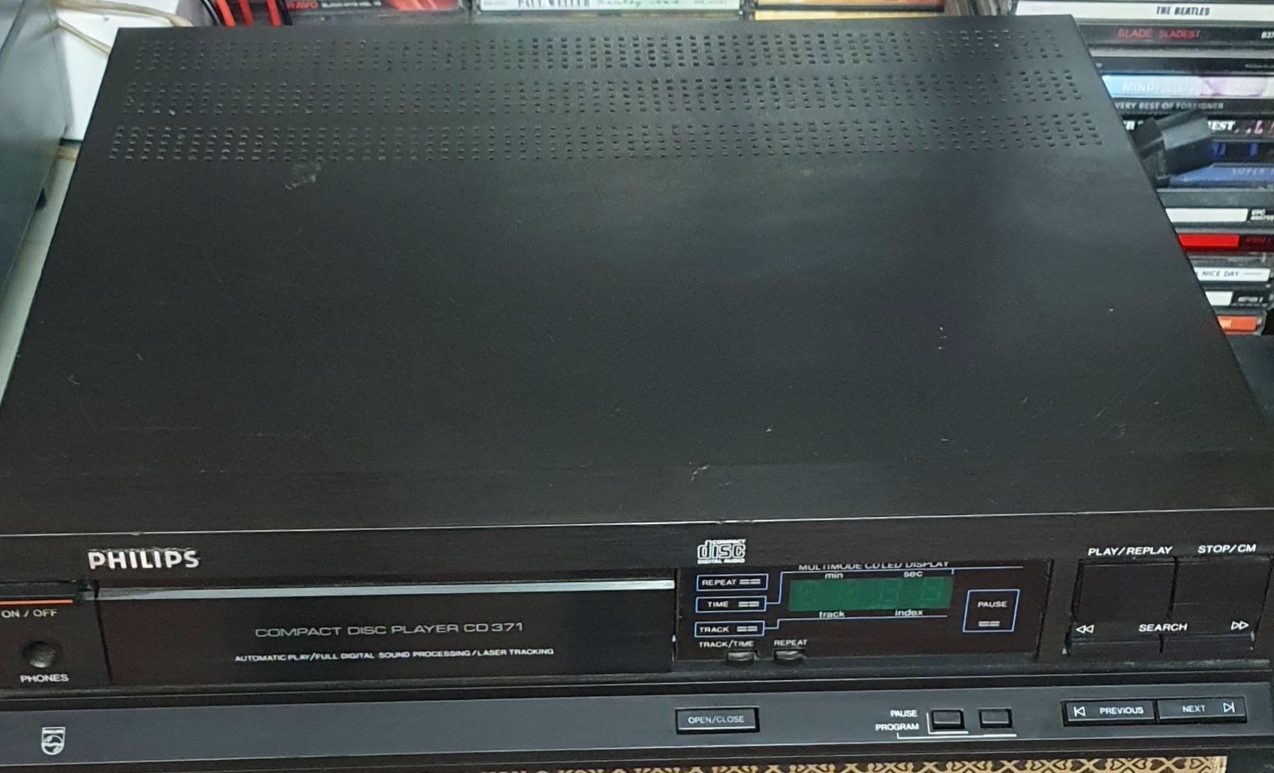 Продам  PHILIPS CD 371.