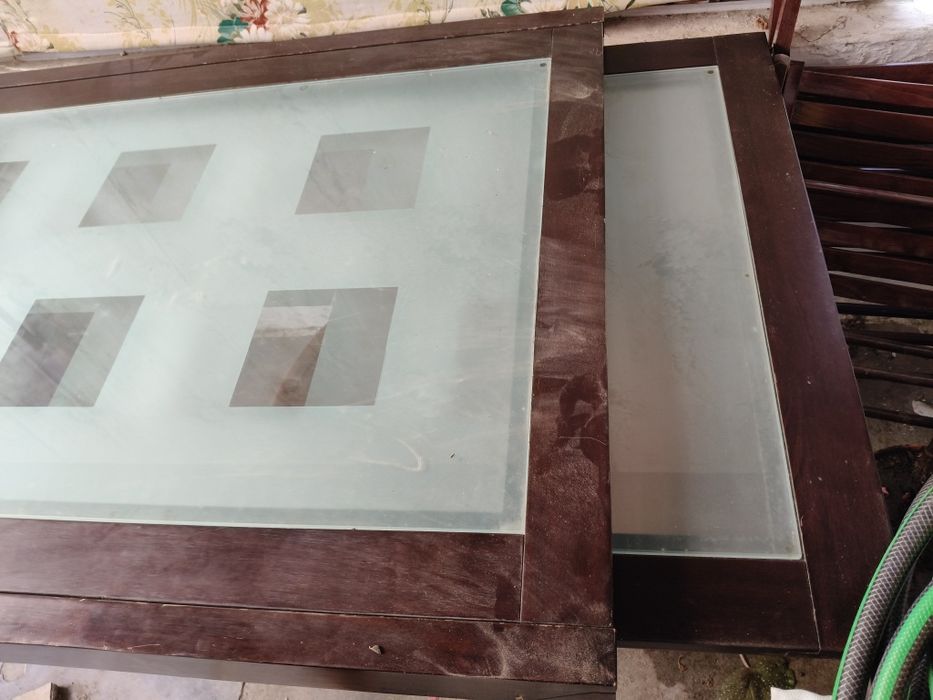 Mesa de madeira e vidro