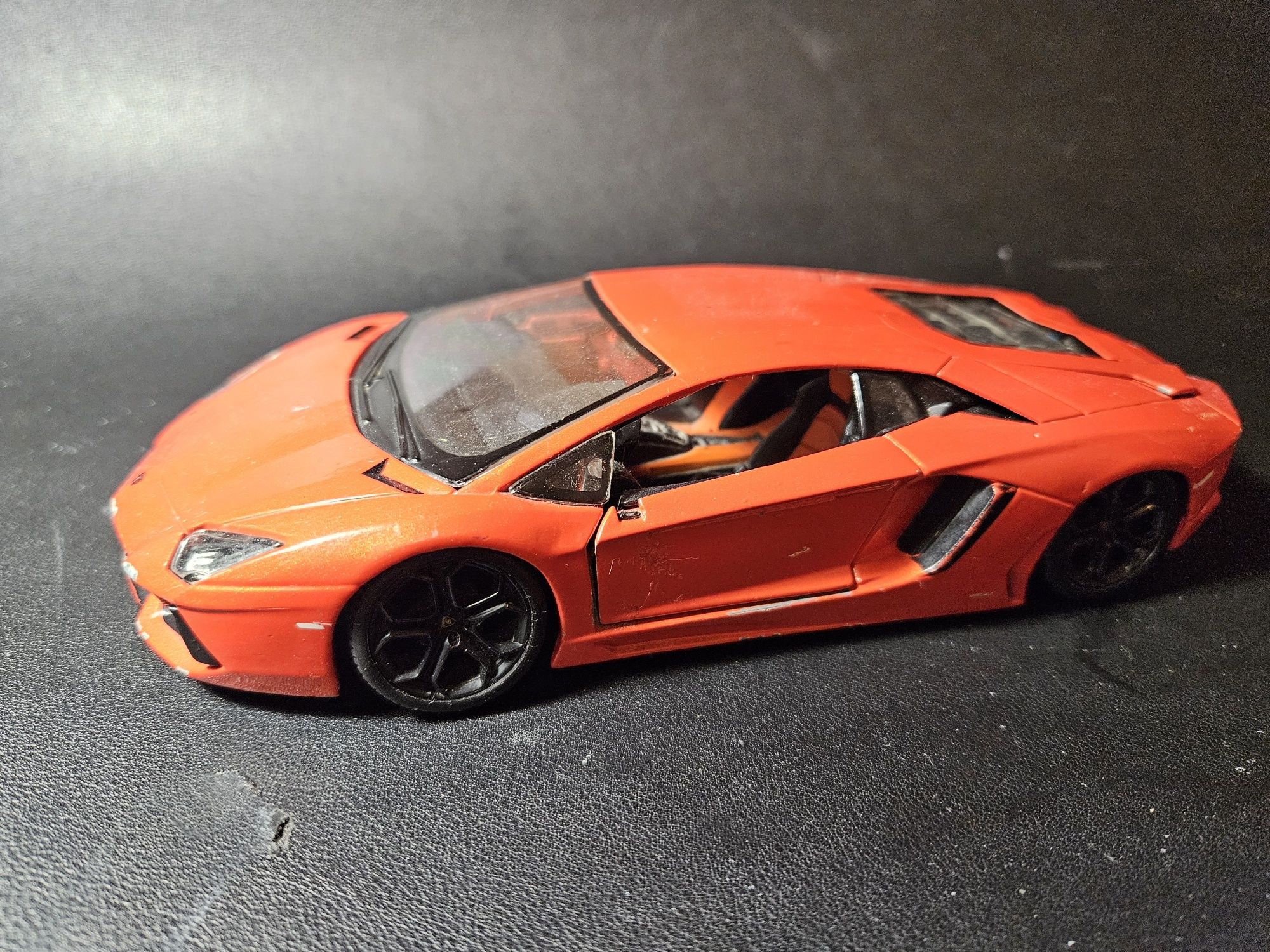 Model Maisto Lamborghini Aventador 1:24