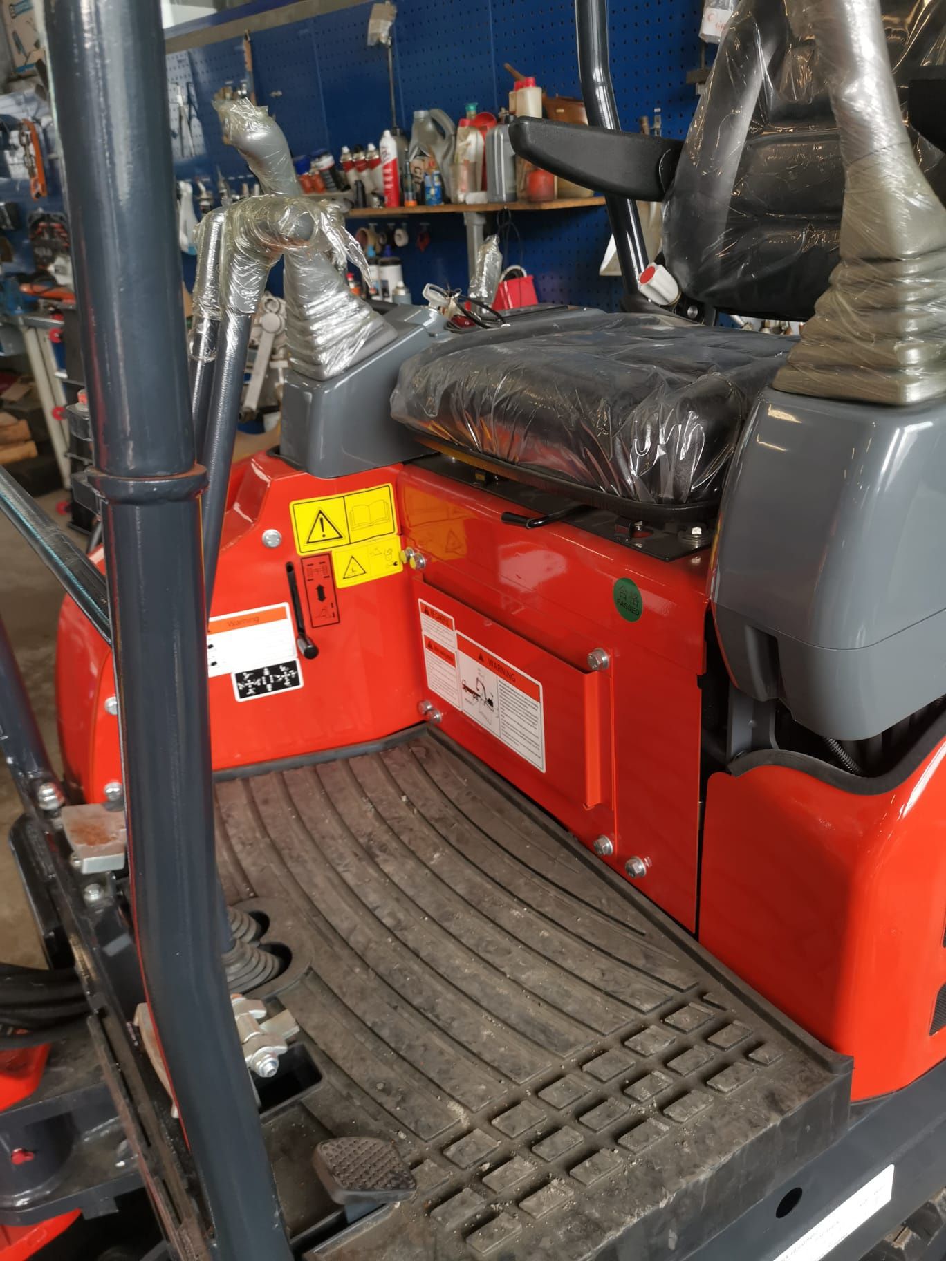 escav/giratoria nova  2000kg motor Kubota
