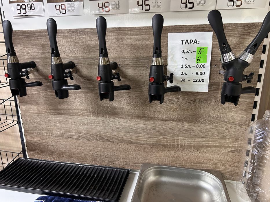 ПРОДАМ Холодильную Витрину! Пивное оборудование!  Полка для сигарет.