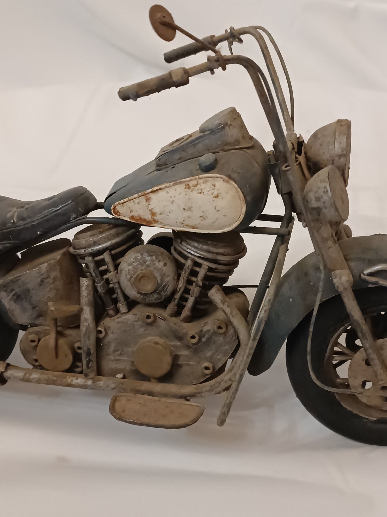 Brinquedo lata motorizada