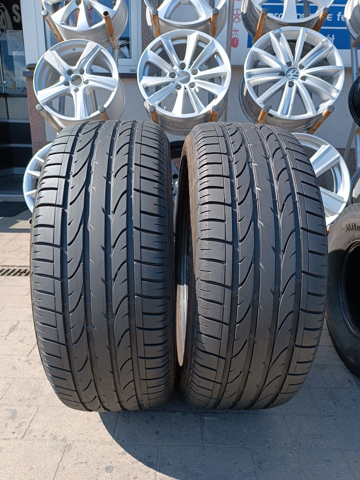 235/55R17 Bridgestone Dueler H/P Sport 99 V