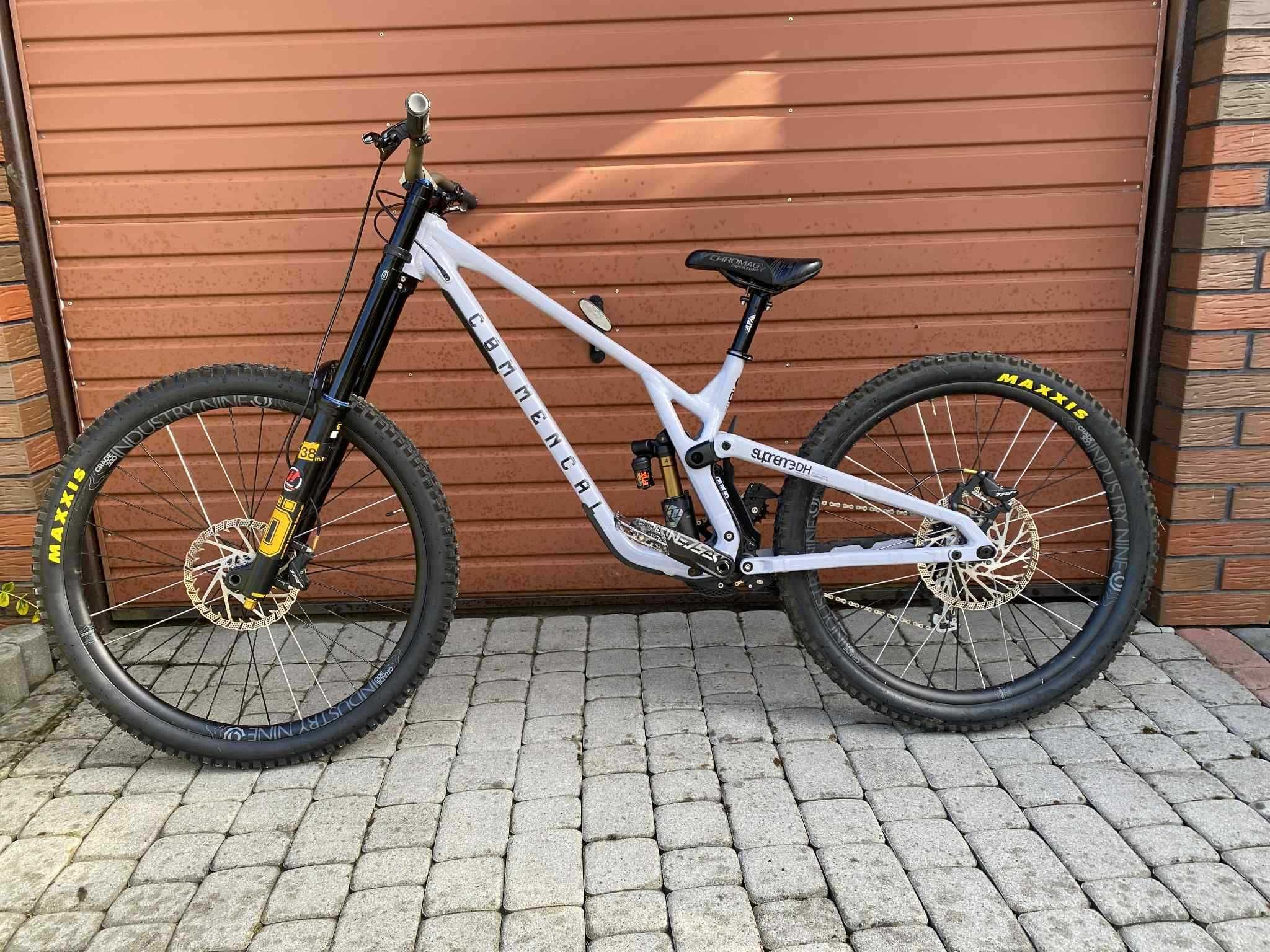 Commencal supreme v5 L