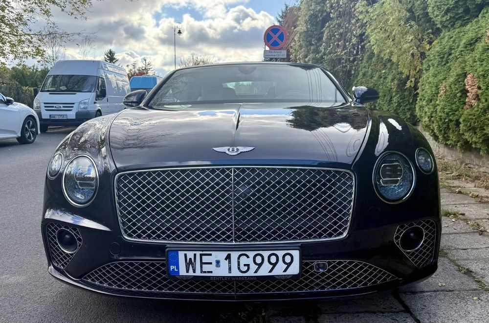 Bentley Continental GT Bentley Continental GTC V8 zakupiony w Warszawskim salonie Bentley.