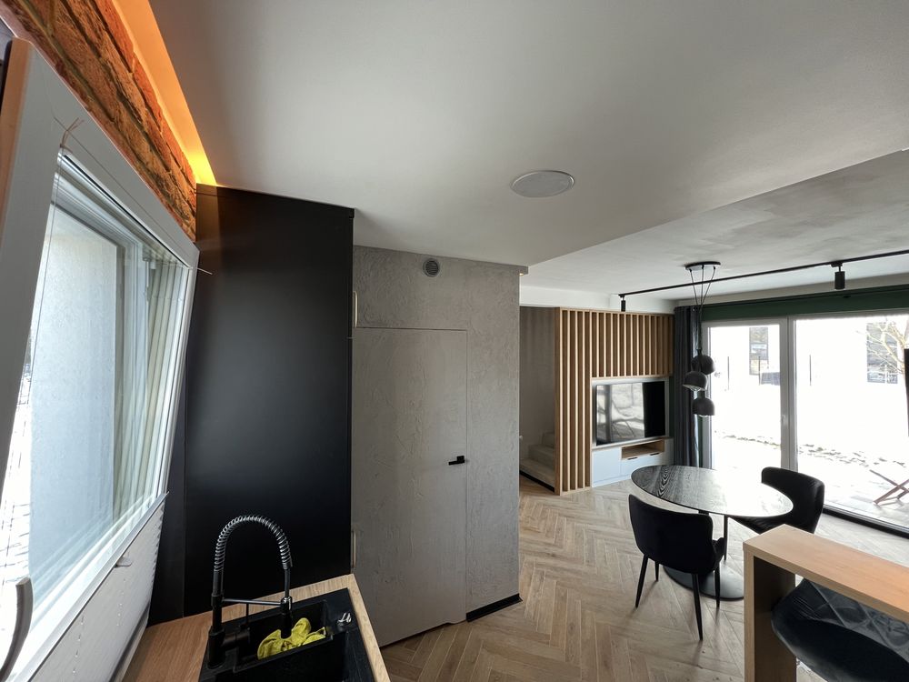 Wynajmę nowy dom (100m2) w zabudowie szeregowej z ogrodem (250m2).