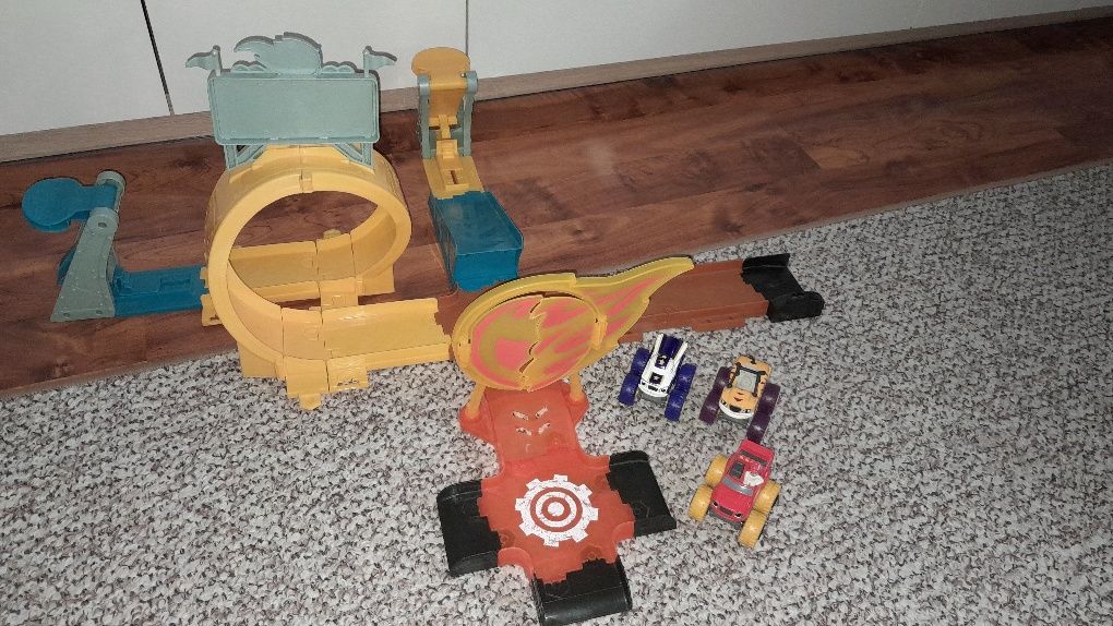 Blaze i mega maszyny tor auta